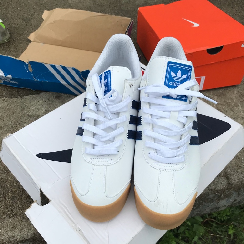 Adidas shoes - Picture 1 of 2